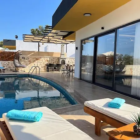 Kas'ta Barbeku Alanli, 4 Kisilik Villa-awz175 ヴィラ